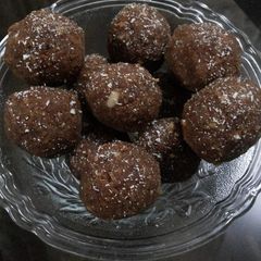 A picture of Gur ladoo.