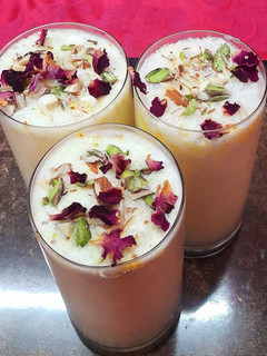 केसर बादाम शेक (Kesar badam Shake recipe in Hindi) रेसिपी मुख्य फोटो