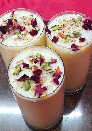 केसर बादाम शेक (Kesar badam Shake recipe in Hindi) रेसिपी मुख्य फोटो