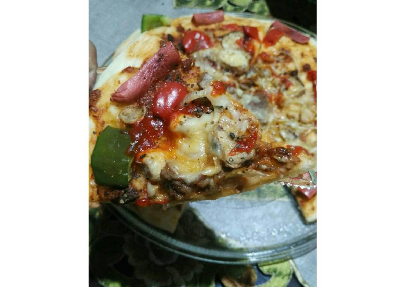 Pizza komplit (beef, chicken, mushroom, and sosis)