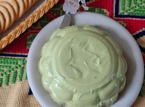 Una foto de Mousse de aguacate al estilo de mi mamá (entrante salado)