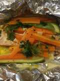 Salmón empapelado con vegetales