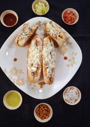 હોટ ડોગ (Hot Dog Recipe In Gujarati) રેસીપી મુખ્ય ફોટો