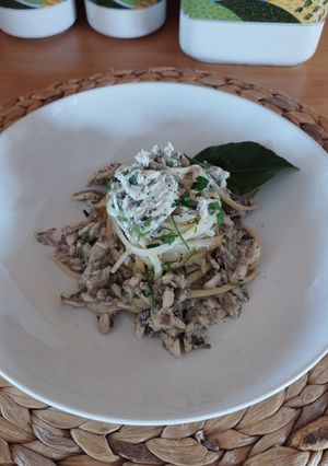 Foto di Linguine con alici e buccia di limone 🌷