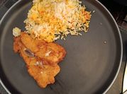 Una foto de pescado frito congelado
