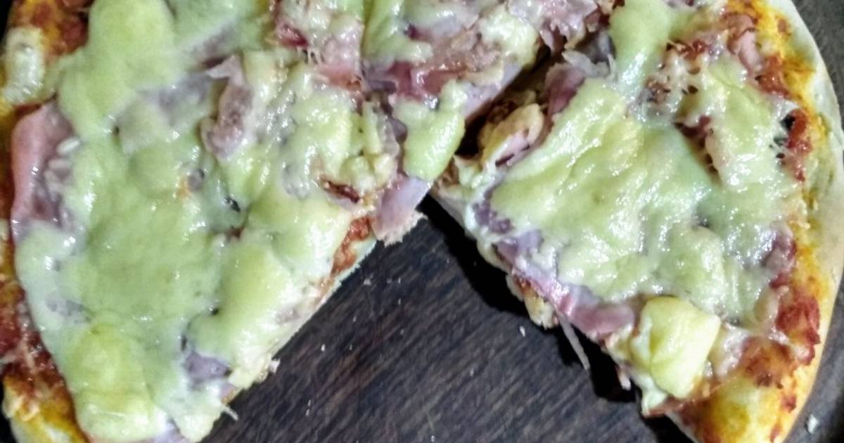 Pizza de panceta crocante, jamón cocido y queso pategrás Receta de Memo