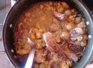 Una foto de Carne de puerco en salsa de ciruela