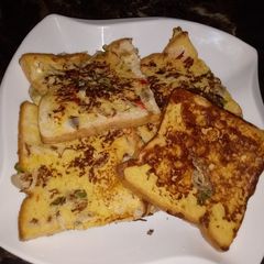 A picture of French toast.