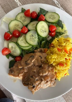 Una foto de Pollo con champignones y crema (vegano)