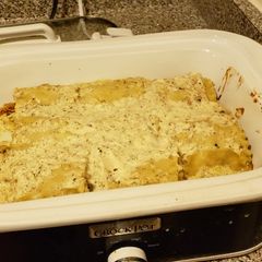 A picture of Chicken alfredo lasagna roll ups.