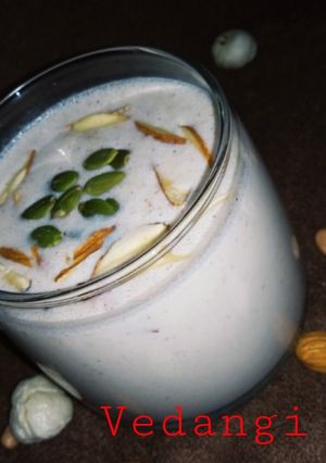 A picture of Makhana Milkshake.