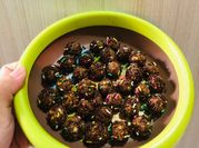 Gambar bola bola coklat regal