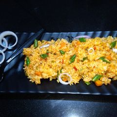 A picture of Schezwan rice.