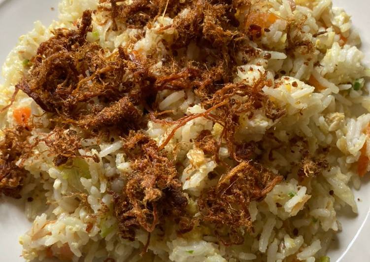 Arahan Buat Nasi goreng bertatah serunding yang Bergizi