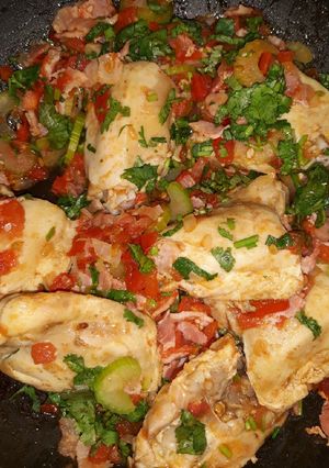 Una foto de Pollo con tocino