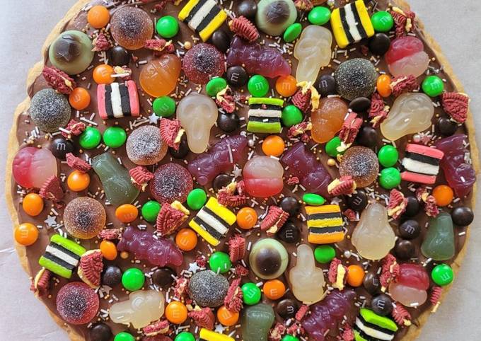 Spooktacular Halloween Cookie Pizza Recipe