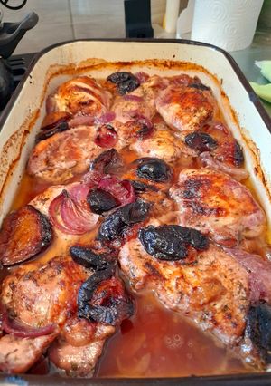Omlós szilvás tepsiscsirke recept fotója