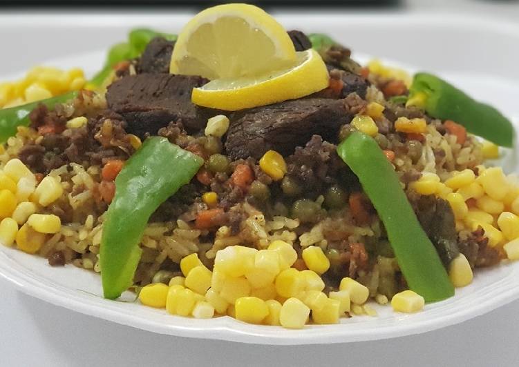 رز أوزي مع قطع لحمة مقلية