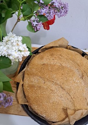 O poză a rețetei Pâine foolproof de casă cu tărâțe- coajă crocantă, miez moale.
