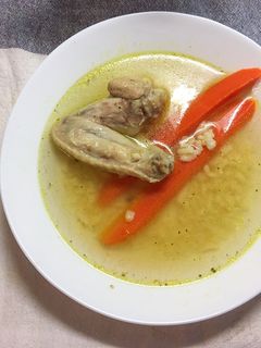 Csirkeleves reszelt tésztával recept fotója