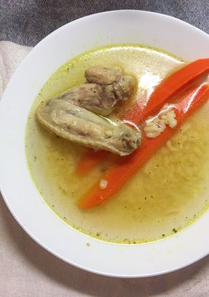 Csirkeleves reszelt tésztával recept fotója