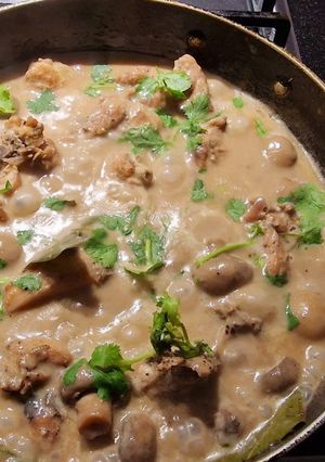 চিকেন মাশরুম ফ্রিকাসা (Chicken mushroom fricassee recipe in Bengali) রেসিপির প্রধান ছবি
