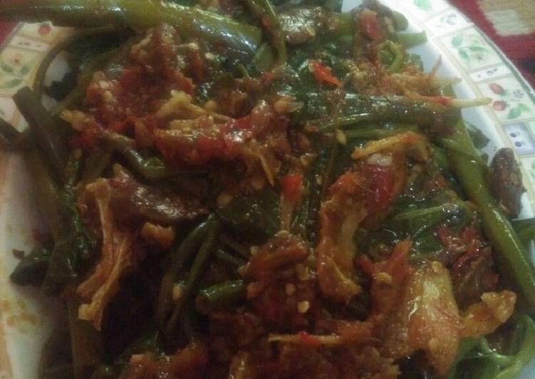 Rujak kangkung bumbu combrang