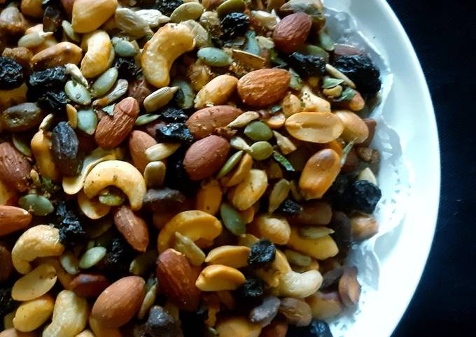 Crispy Crunchy Masala Mixed Nuts and Seeds with Raisins