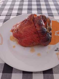 Una foto de Pimiento rojo relleno de ternera al horno