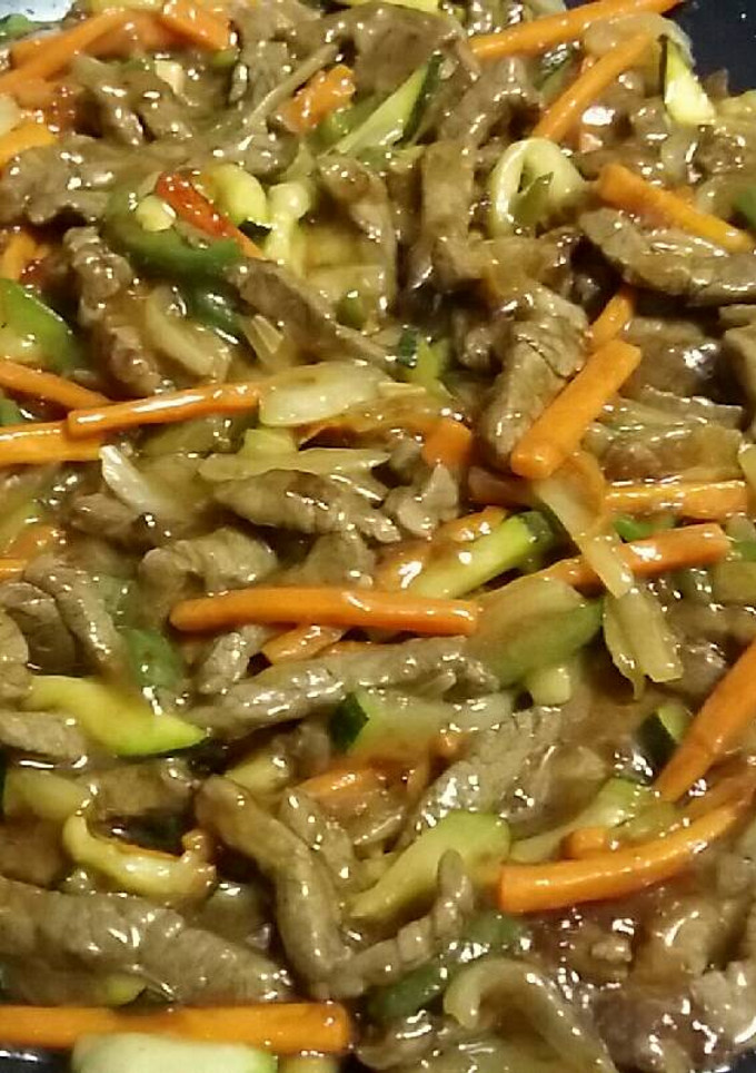 Una foto de Ternera salteada con verduras
