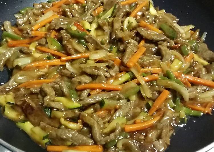 Ternera salteada con verduras Receta de Mari Carmen Santiago Lopez Cookpad