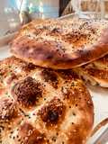خبز تركي بعجينة العشر دقائق