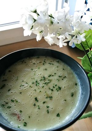 A picture of Cauliflower Soup with Cinnamon.