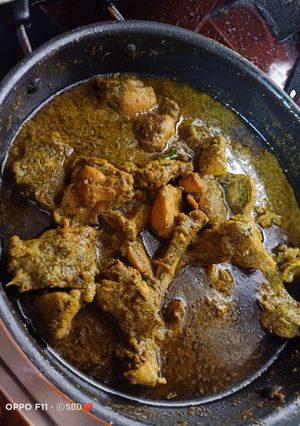 A picture of Dhaniya Chicken curry.