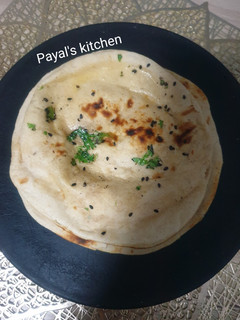 ઇન્સ્ટન્ટ બટર નાન (Instant Butter Naan Recipe In Gujarati) રેસીપી મુખ્ય ફોટો