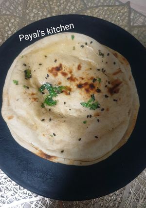 ઇન્સ્ટન્ટ બટર નાન (Instant Butter Naan Recipe In Gujarati) રેસીપી મુખ્ય ફોટો