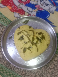 सूजी और बेसन का ढोकला(suji aur besan ka dhokla recepie in hindi) रेसिपी मुख्य फोटो