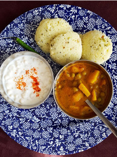 A picture of Potato pea curry.