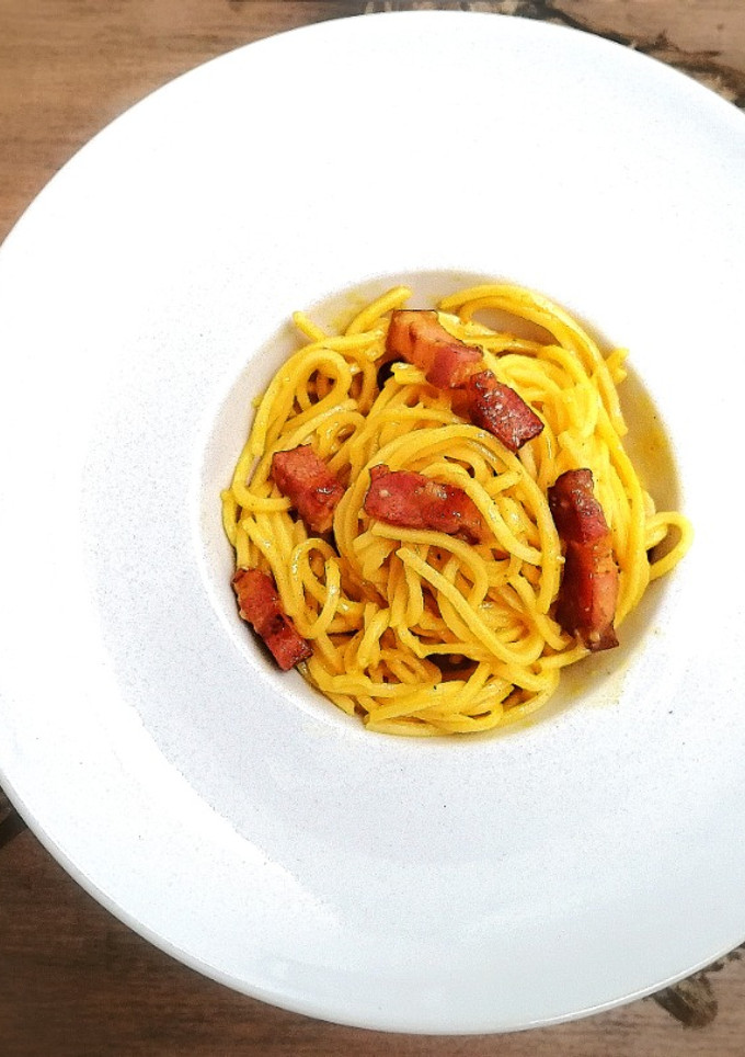 Una foto de La auténtica pasta carbonara