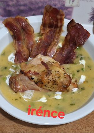 Zöldborsófőzelék, 🫛 sült csirkecombbal🧅🥓🍗🧄 recept fotója