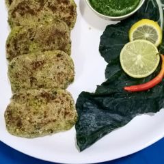 A picture of Broccoli and peas cutlets.