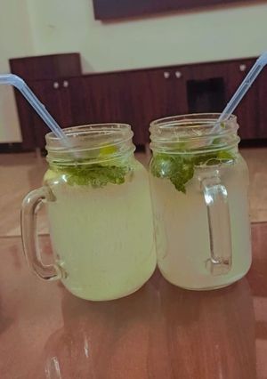 फ्रेश लाइम सोडा(Fresh Lime Soda Recipe in Hindi) रेसिपी मुख्य फोटो