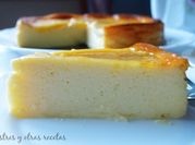 Una foto de postres con peras