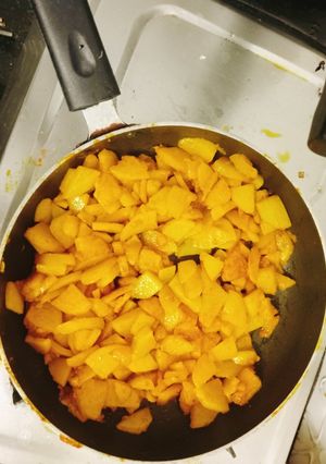 உருளைக்கிழங்கு தவா பொரியல்(potato tawa fry recipe in tamil) செய்முறை முக்கிய புகைப்படம்