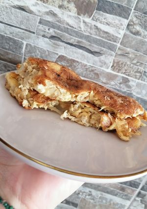 Una foto de Tortilla de huevo a mi estilo 👌🏼Desayuno fácil y delicioso 😋