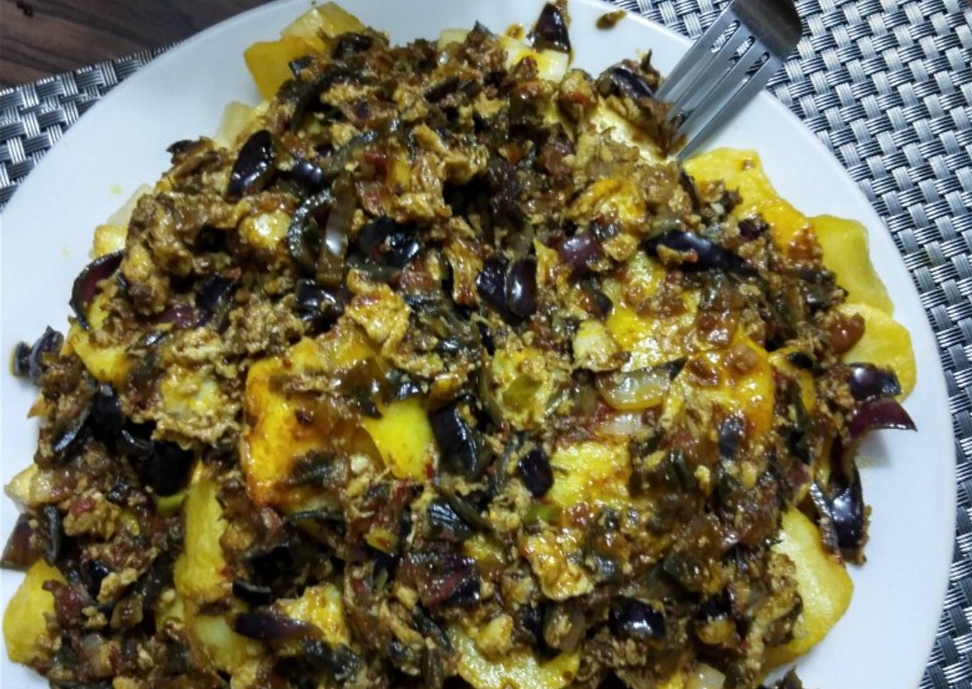 Simple Way to Prepare Homemade Irish potatoes & Yam finger Chips with onion Omelette