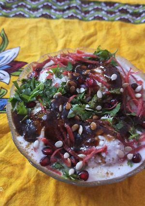 A picture of Shahi Dahi bhalle.