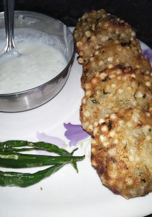 A picture of Sabudana vada.