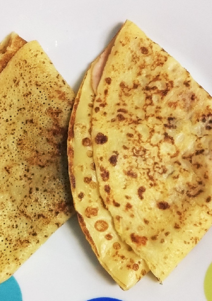 Una foto de Crepes de jamón y queso