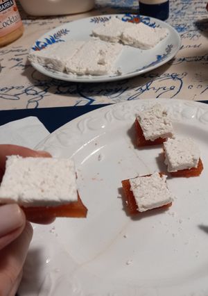 Una foto de 304. Queso fresco con membrillo
